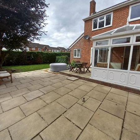 Leominster 3 Bedroom House Parking Garden Private Bagian luar foto