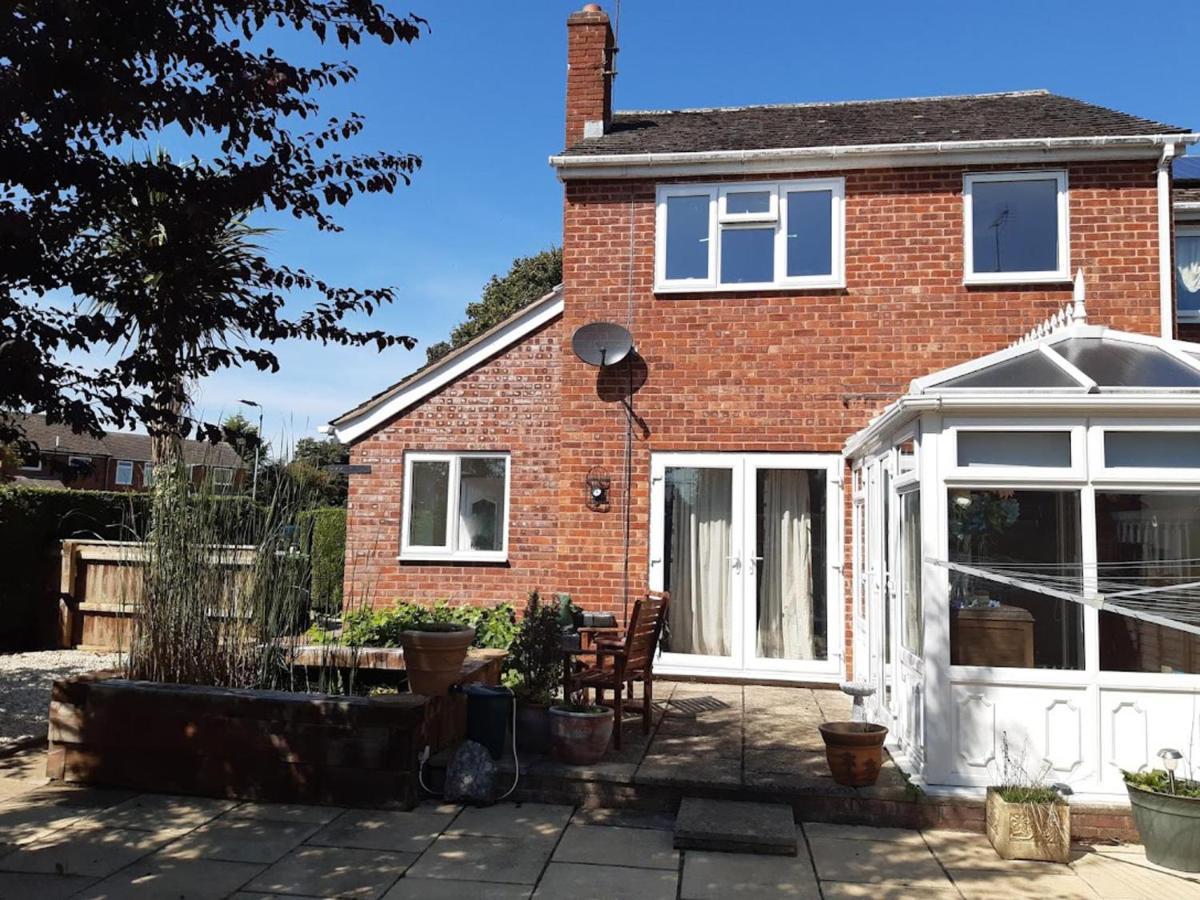 Leominster 3 Bedroom House Parking Garden Private Bagian luar foto