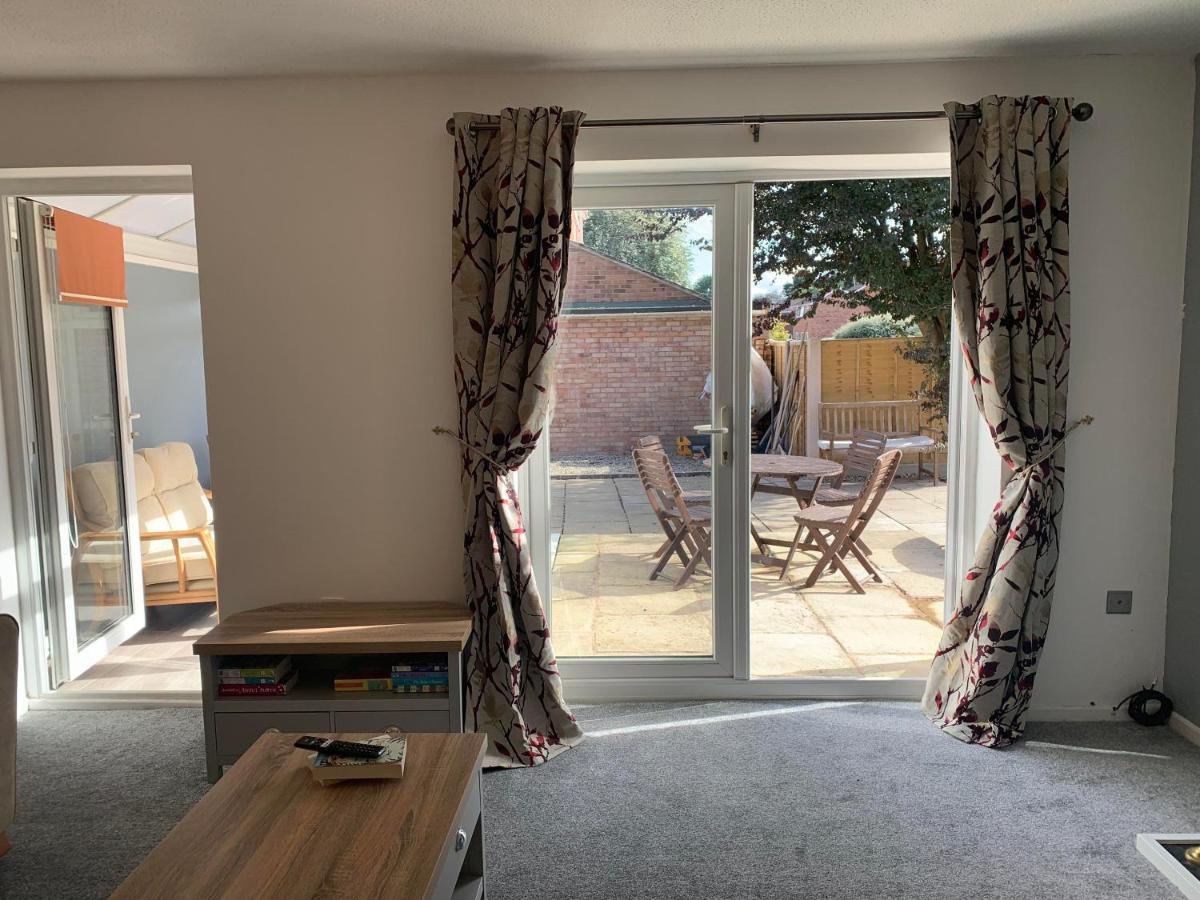 Leominster 3 Bedroom House Parking Garden Private Bagian luar foto
