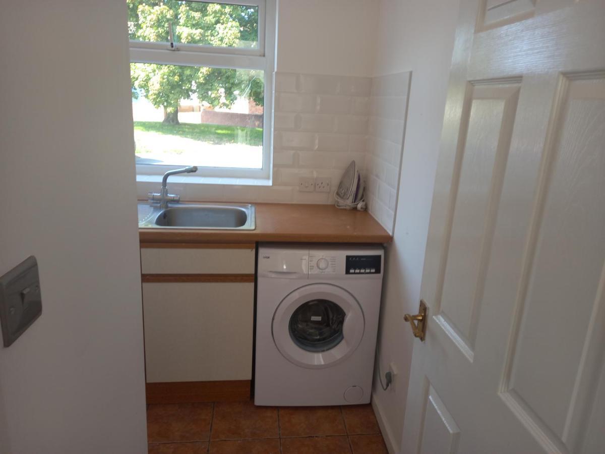 Leominster 3 Bedroom House Parking Garden Private Bagian luar foto