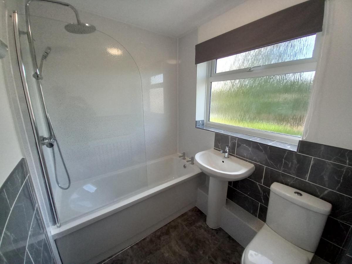 Leominster 3 Bedroom House Parking Garden Private Bagian luar foto