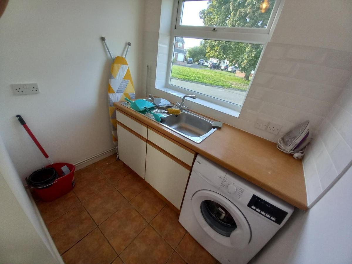 Leominster 3 Bedroom House Parking Garden Private Bagian luar foto
