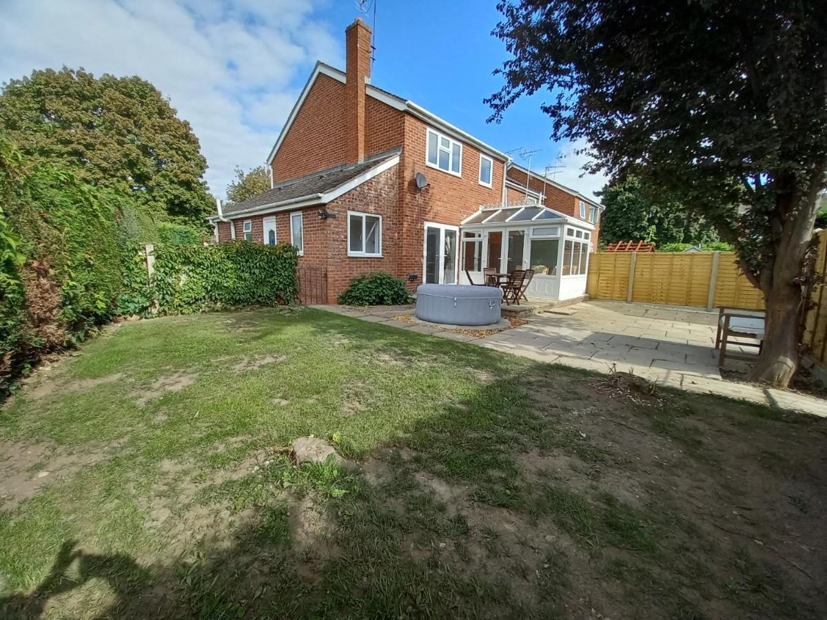 Leominster 3 Bedroom House Parking Garden Private Bagian luar foto