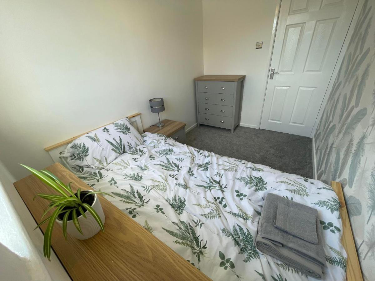 Leominster 3 Bedroom House Parking Garden Private Bagian luar foto