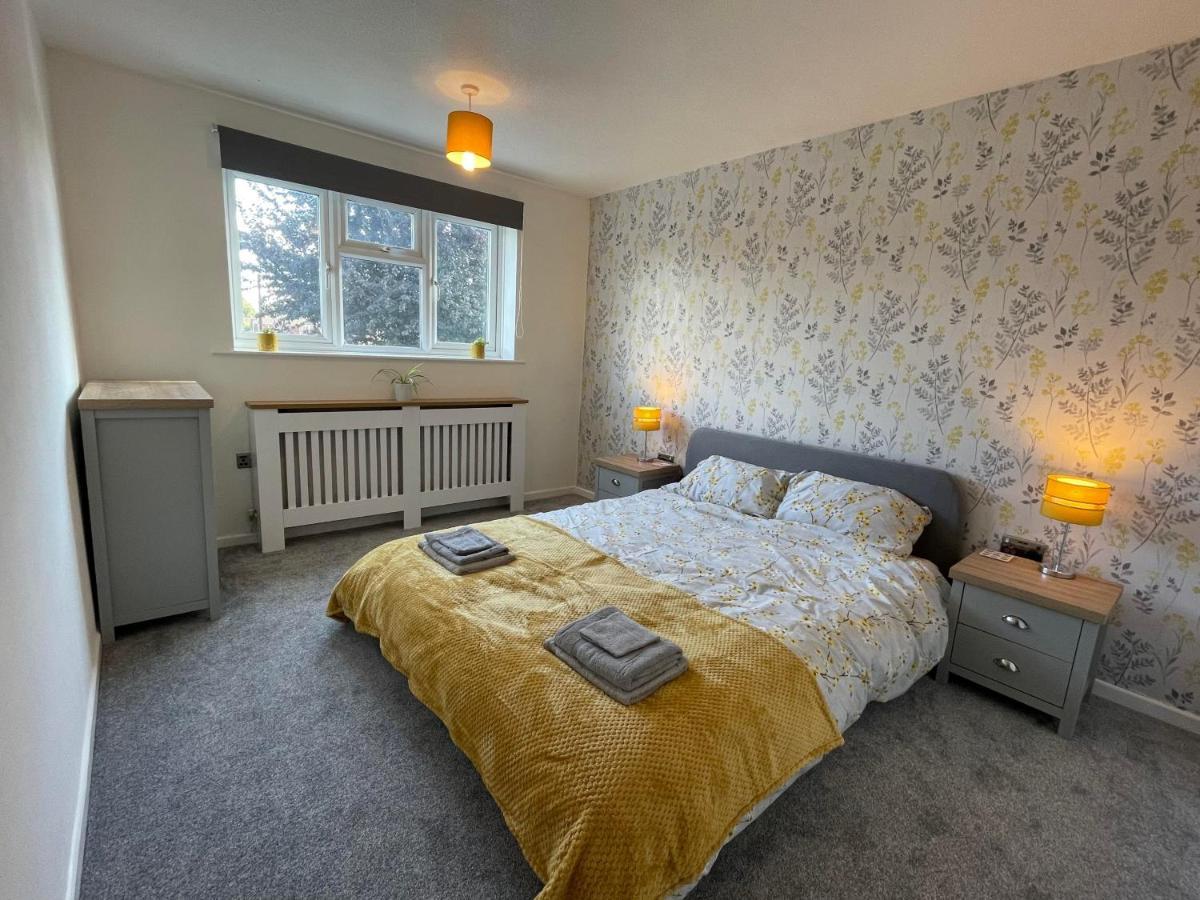 Leominster 3 Bedroom House Parking Garden Private Bagian luar foto