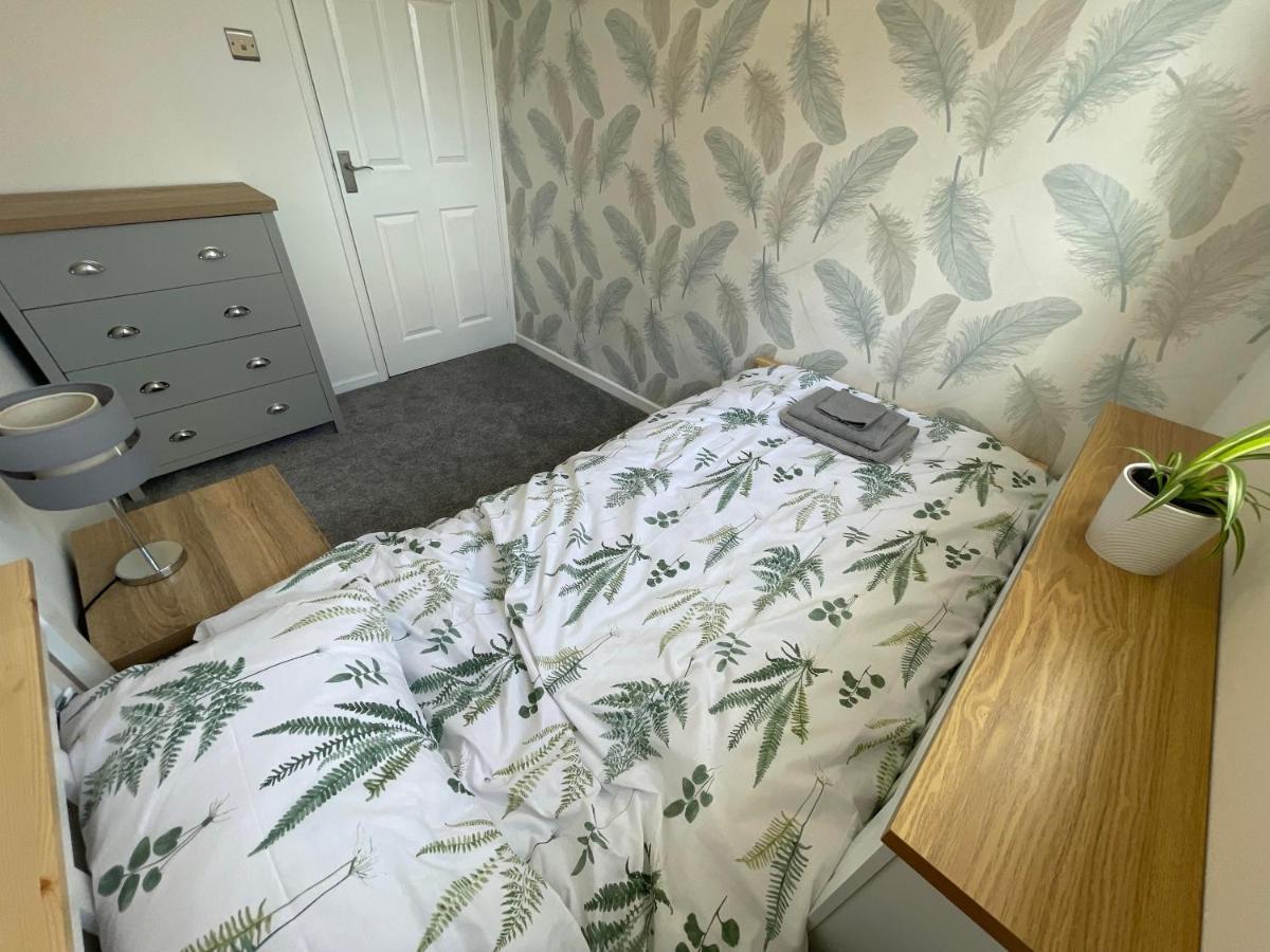 Leominster 3 Bedroom House Parking Garden Private Bagian luar foto