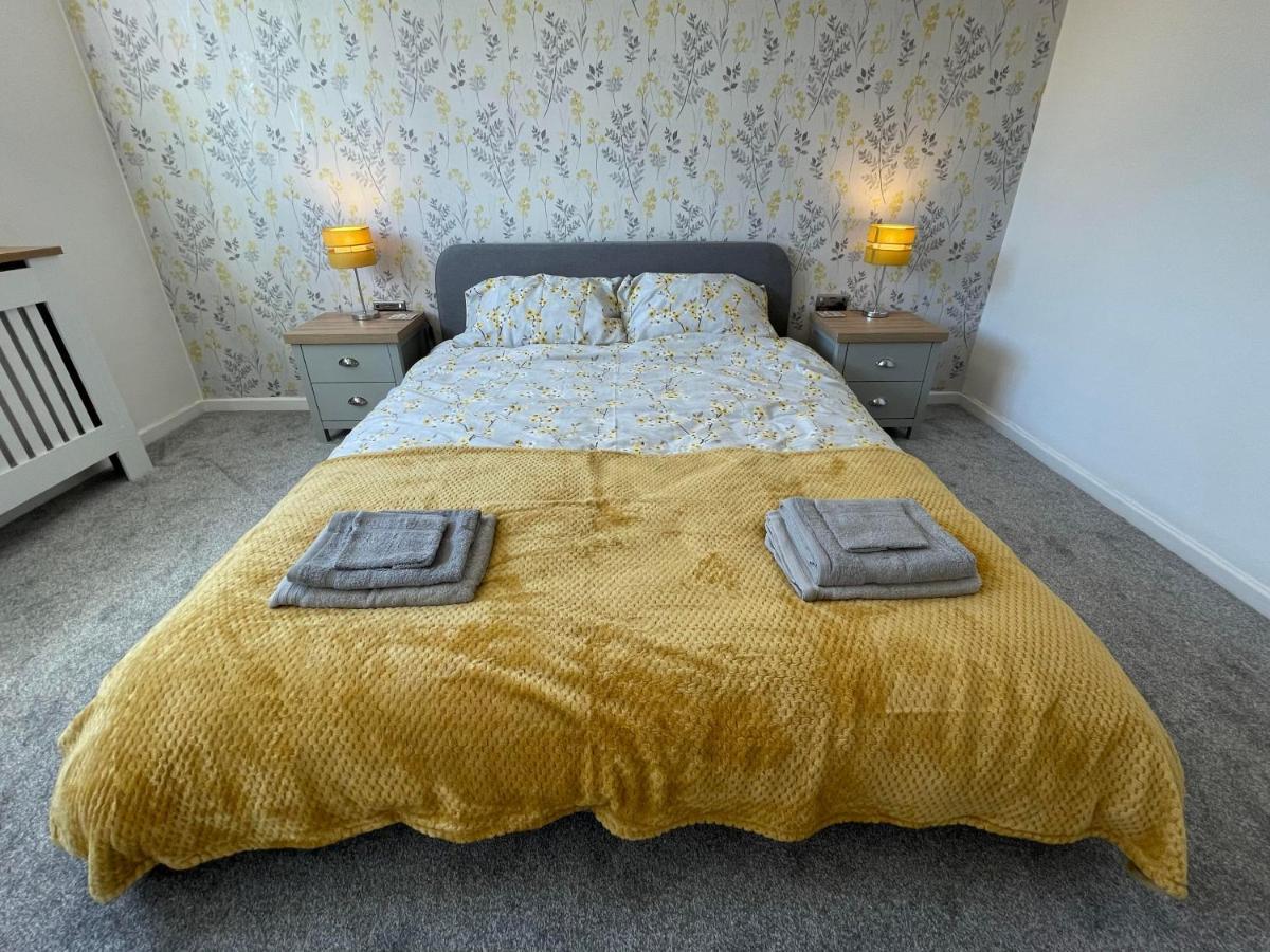 Leominster 3 Bedroom House Parking Garden Private Bagian luar foto