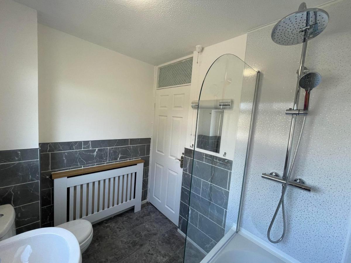 Leominster 3 Bedroom House Parking Garden Private Bagian luar foto