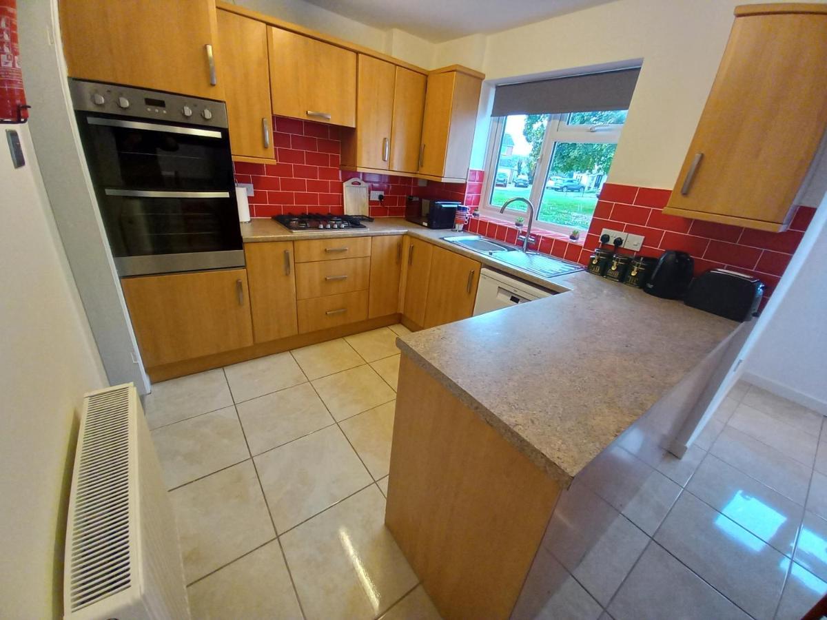 Leominster 3 Bedroom House Parking Garden Private Bagian luar foto
