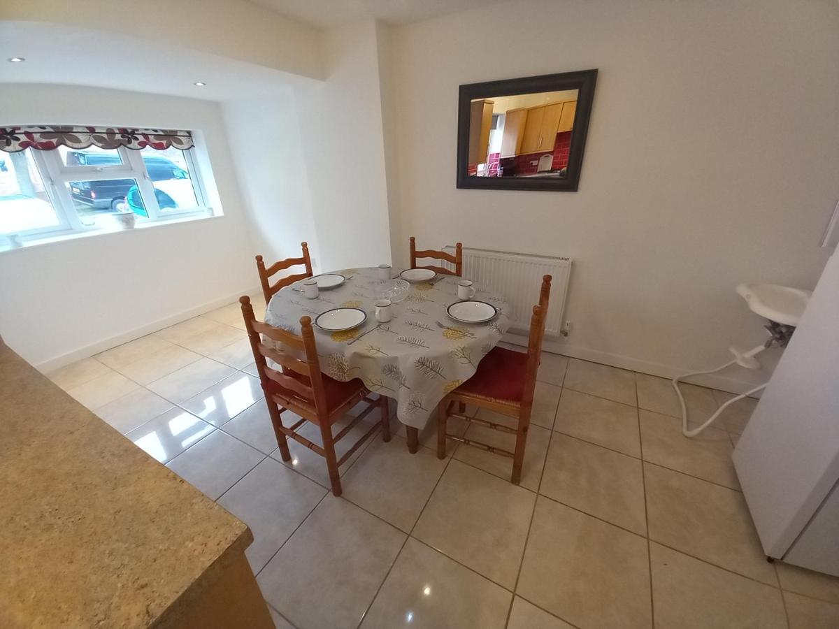 Leominster 3 Bedroom House Parking Garden Private Bagian luar foto