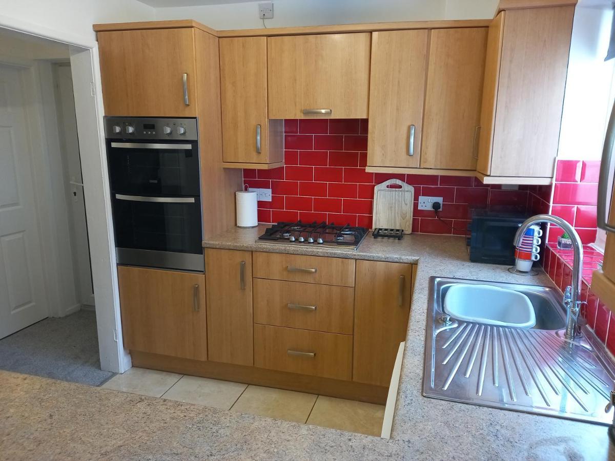 Leominster 3 Bedroom House Parking Garden Private Bagian luar foto