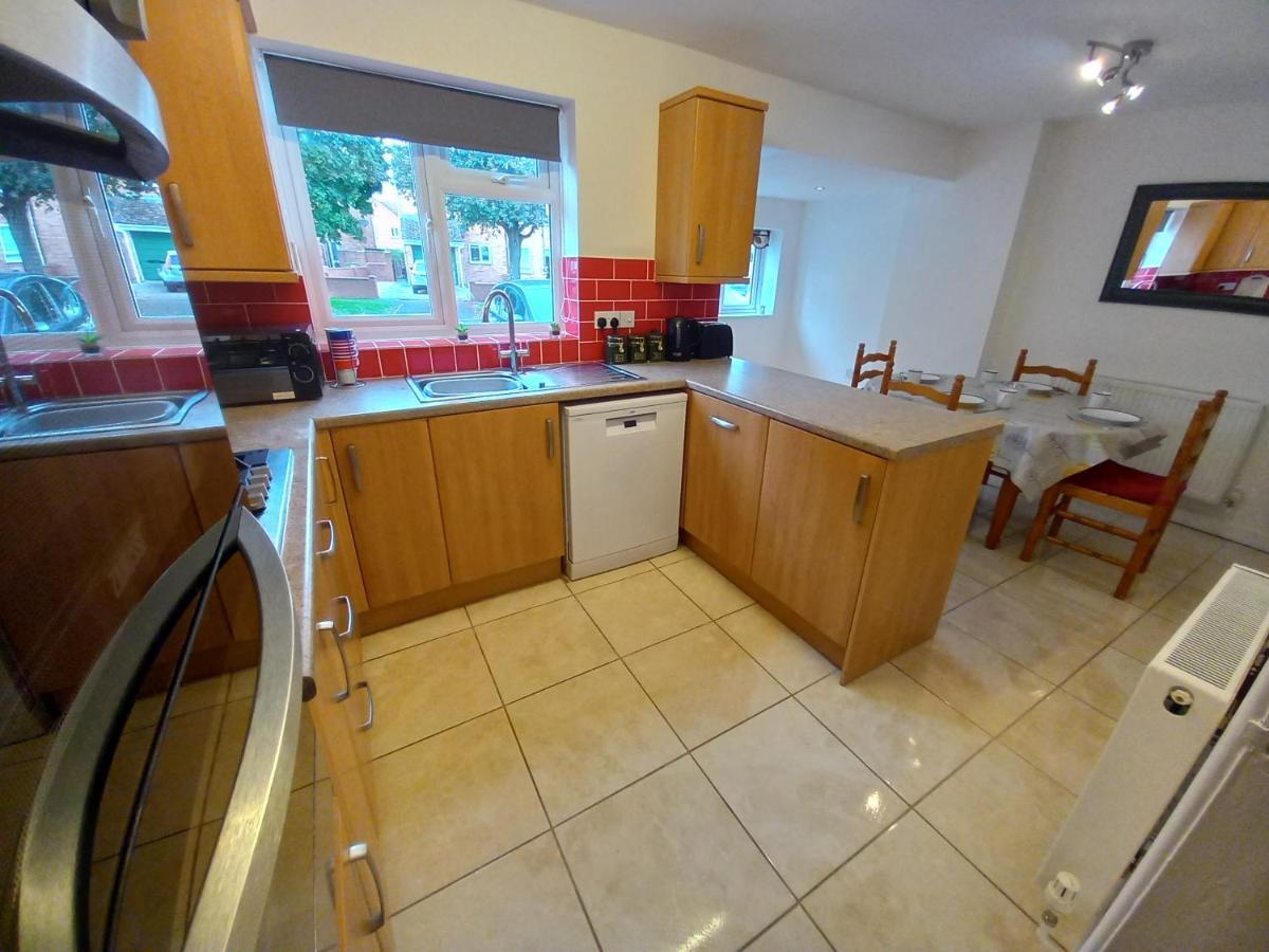 Leominster 3 Bedroom House Parking Garden Private Bagian luar foto